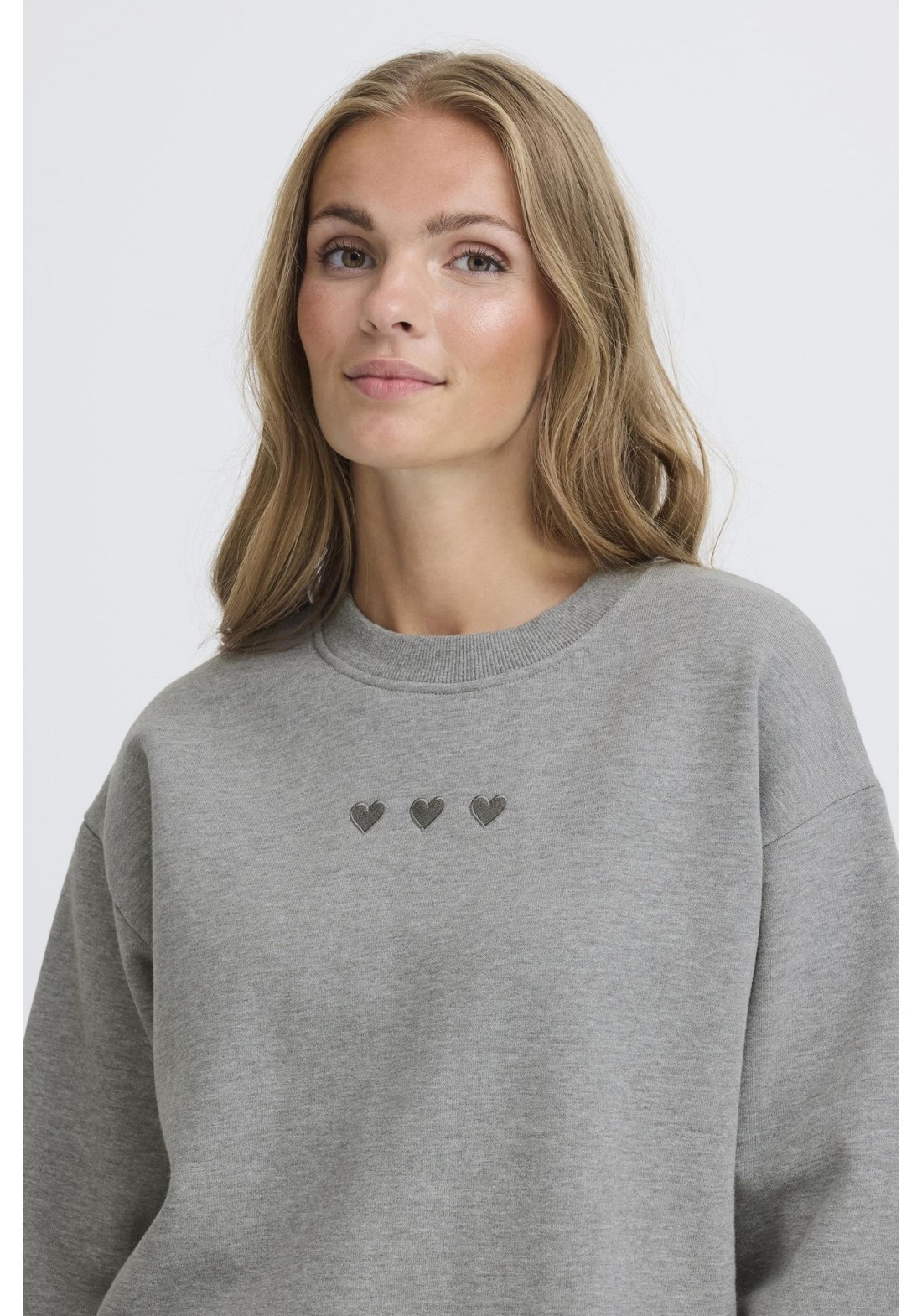 IHOLINNE O-NECK SWEAT IHOLINNE O-NECK SWEAT